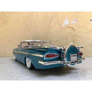 Mô hình xe cổ Impla 1959 1:24