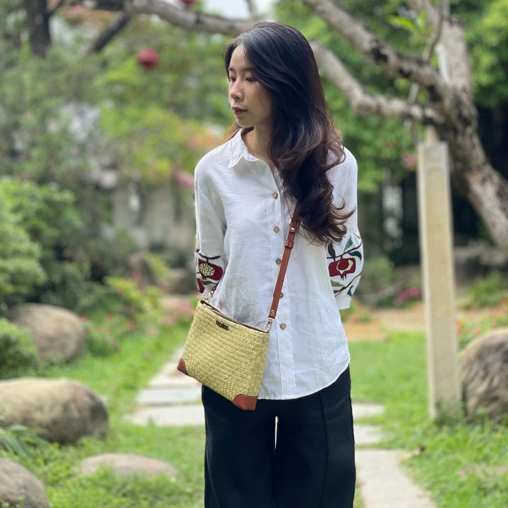 Ví đeo chéo cói bàng Clara, hai loại quai tiện lợi, phù hợp với mọi dịp