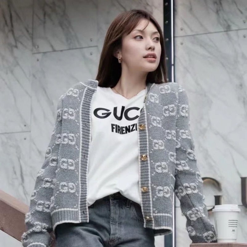 Áo Khoác Len Cadigan Phối logo Lông Ss23 Đang Hot