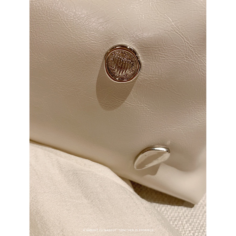 Túi tote 𝐂𝐡𝐢𝐨'𝟐𝐧𝐝 kèm charm