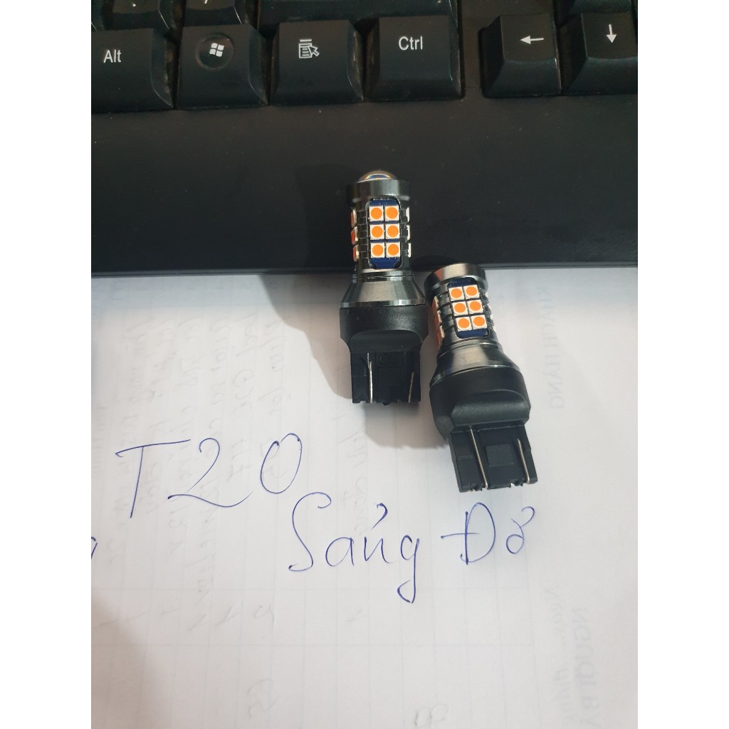 bóng led đèn Lùi - phanh - demi cho xe INNOVA . chân T20 vs T15.