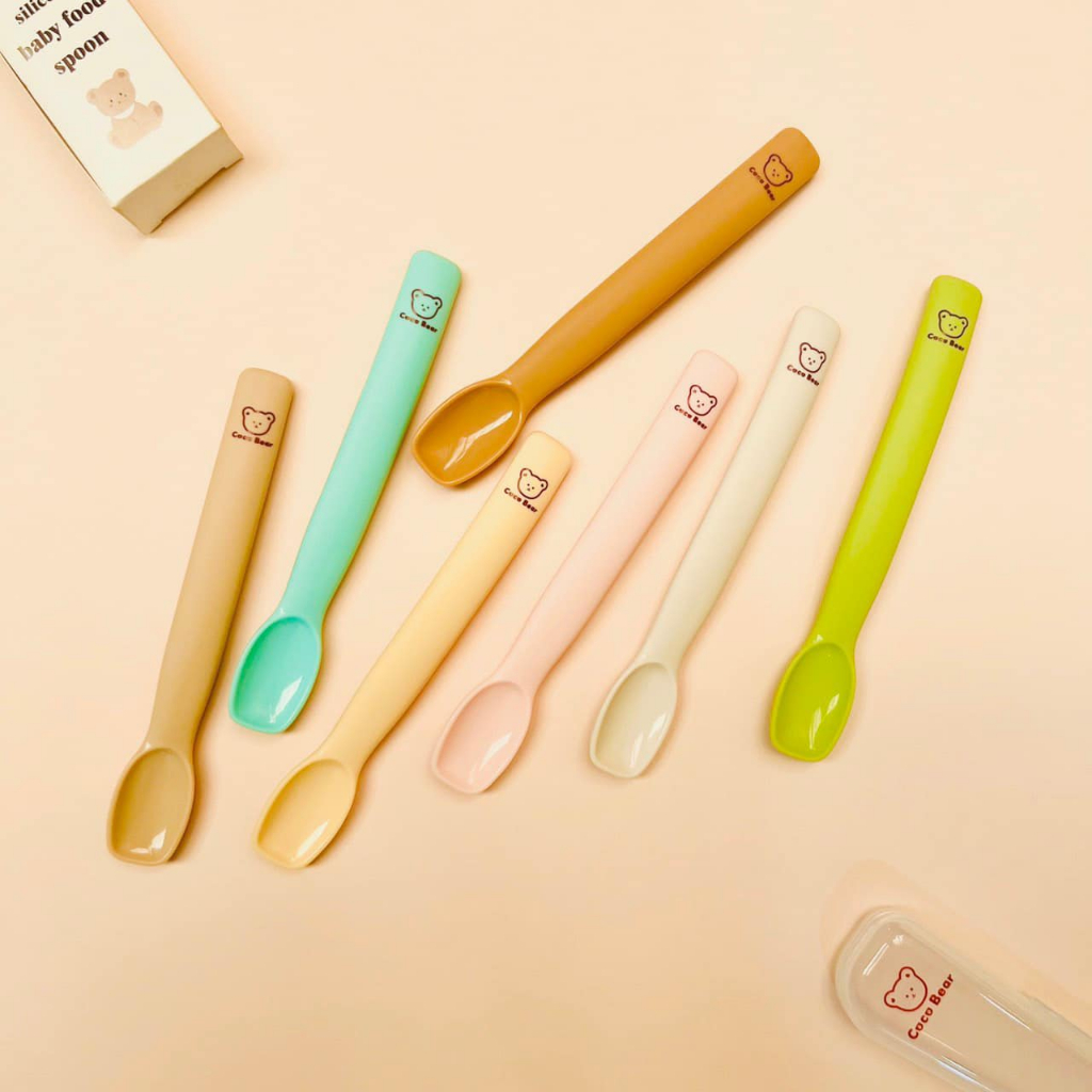 Thìa  Ăn Dặm Silicon Coco Bear Phong Cách Hàn Quốc Siêu Mềm Cho Bé Tập Ăn Dặm Có Hộp Tiện Lợi Màu Pastel