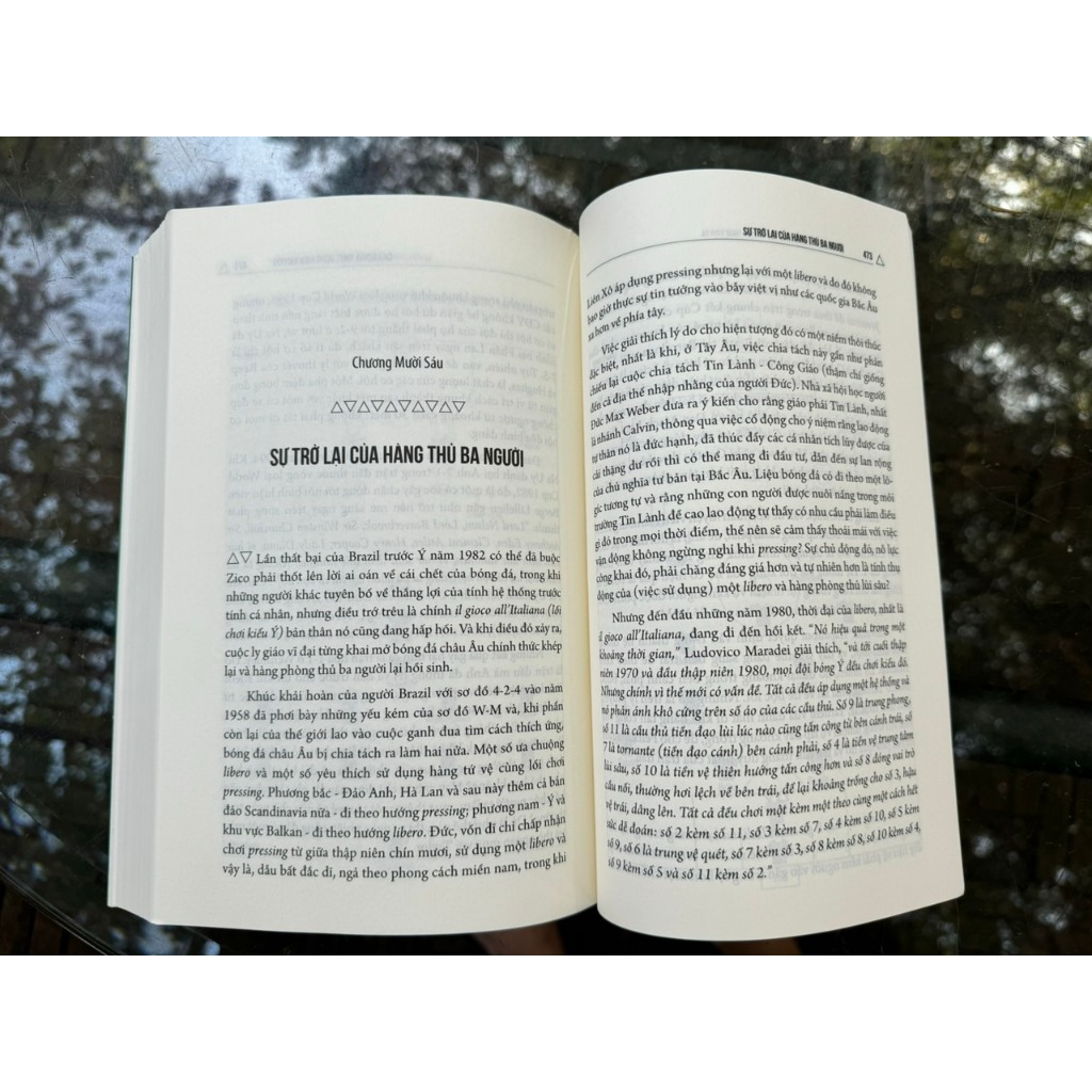 Sách - Đảo Ngược Kim Tự Tháp – Lịch Sử Chiến Thuật Bóng Đá  - Bình Book