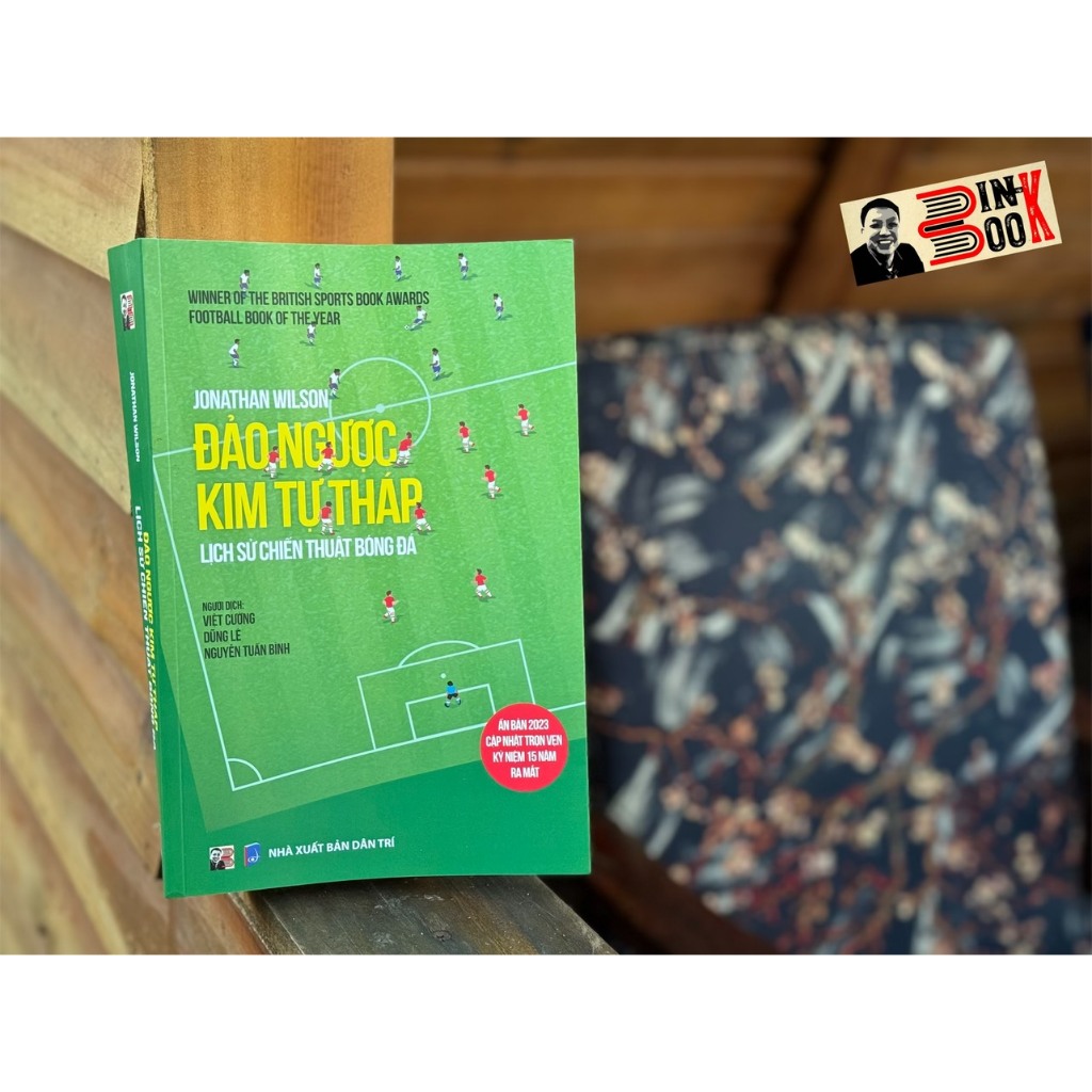 Sách - Đảo Ngược Kim Tự Tháp – Lịch Sử Chiến Thuật Bóng Đá  - Bình Book