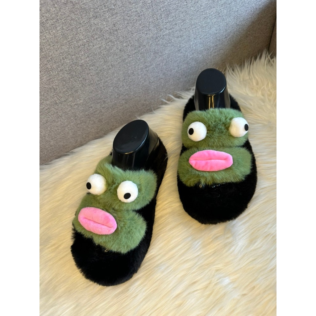 DÉP NỮ . dép lê .dép lông quai ngang gắn sticker mắt môi siêu cute