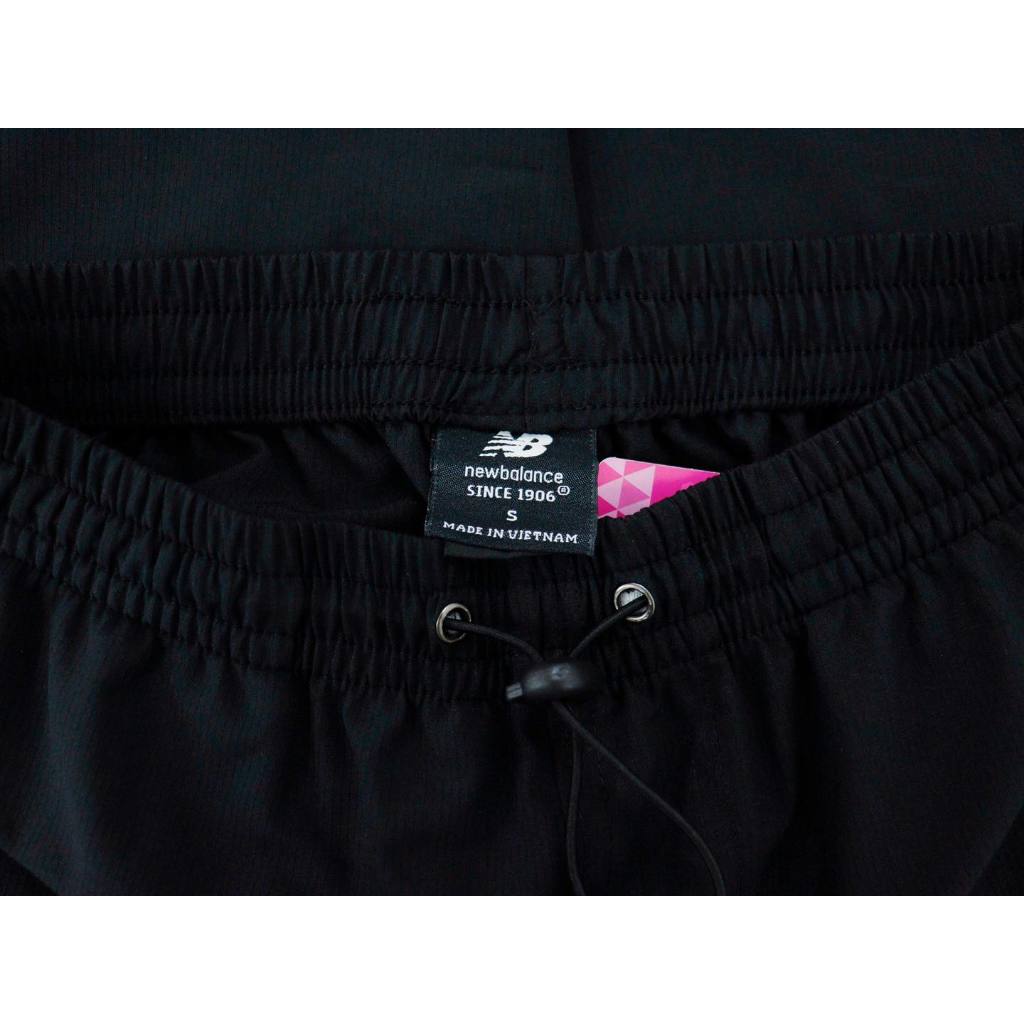 C3702 - Quần jogger dù in chữ dây kéo túi sau trơn