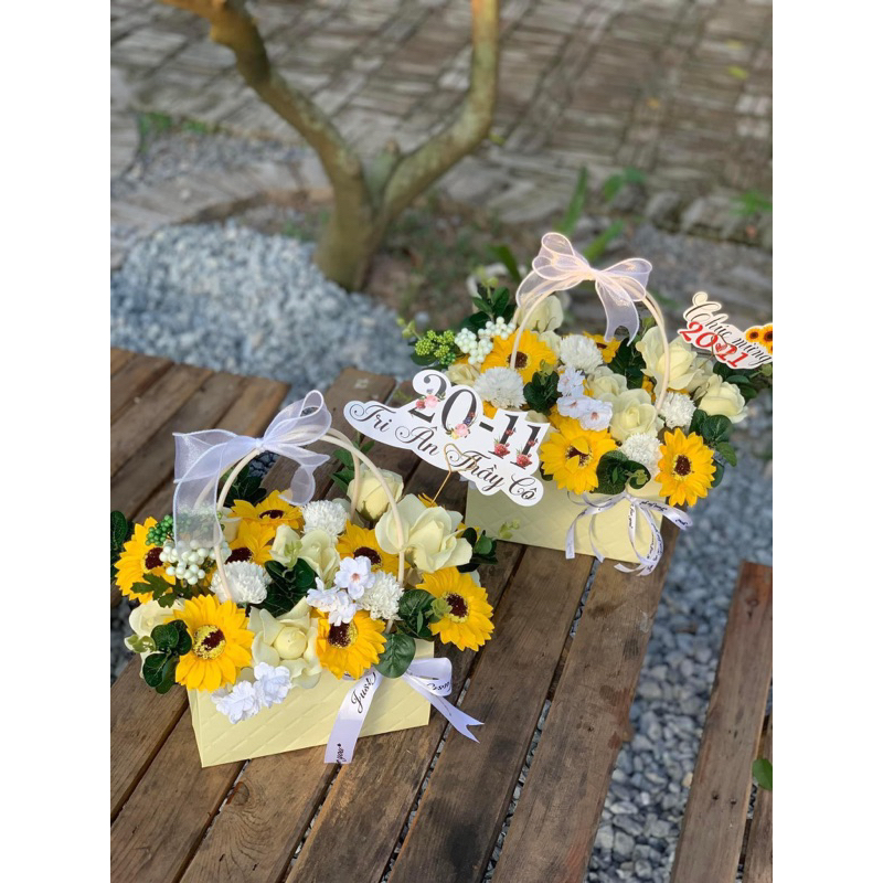 Giỏ hoa hướng dương sáp thơm cao cấp phù hợp làm quà tặng bà,mẹ,cô dịp lễ nhà Gà Handmade Tp Vinh