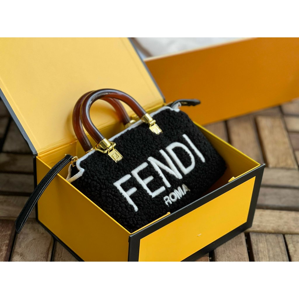 TÚI FENDI LÔNG QUAI XÁCH SZ19