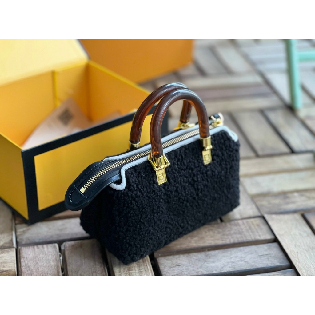TÚI FENDI LÔNG QUAI XÁCH SZ19