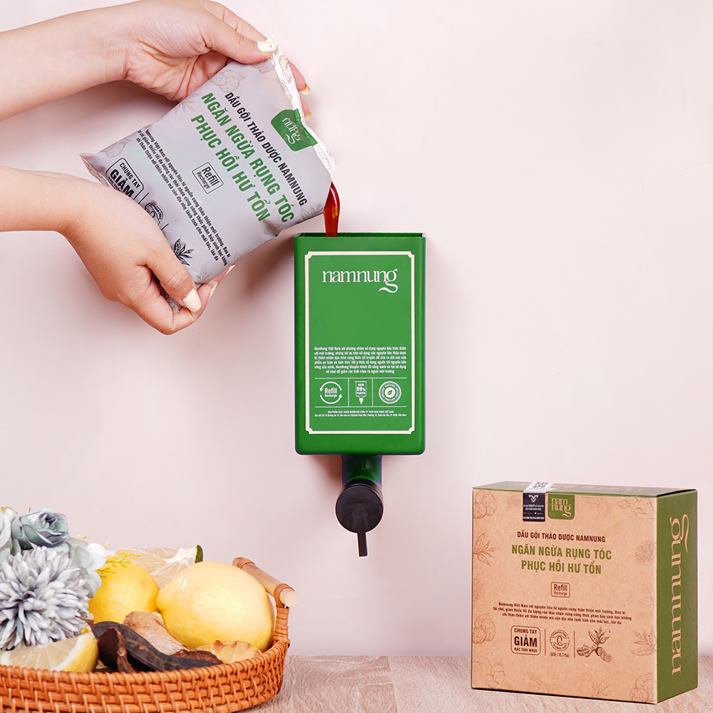 Chai refill NAM NUNG không lõi bảo vệ môi trường dung tích 500ml màu ngẫu nhiên