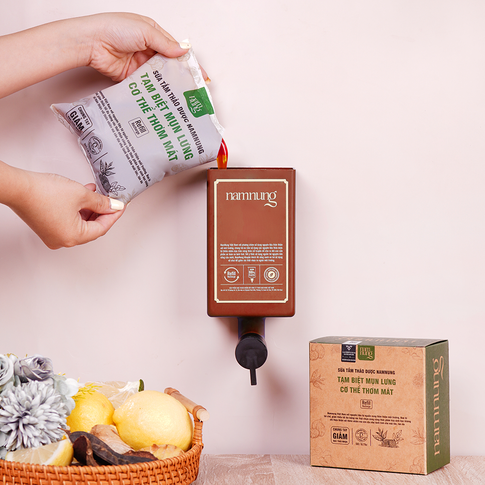 Chai refill NAM NUNG không lõi bảo vệ môi trường dung tích 500ml màu ngẫu nhiên