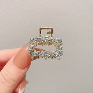 Kẹp tóc mái cho mẹ và bé