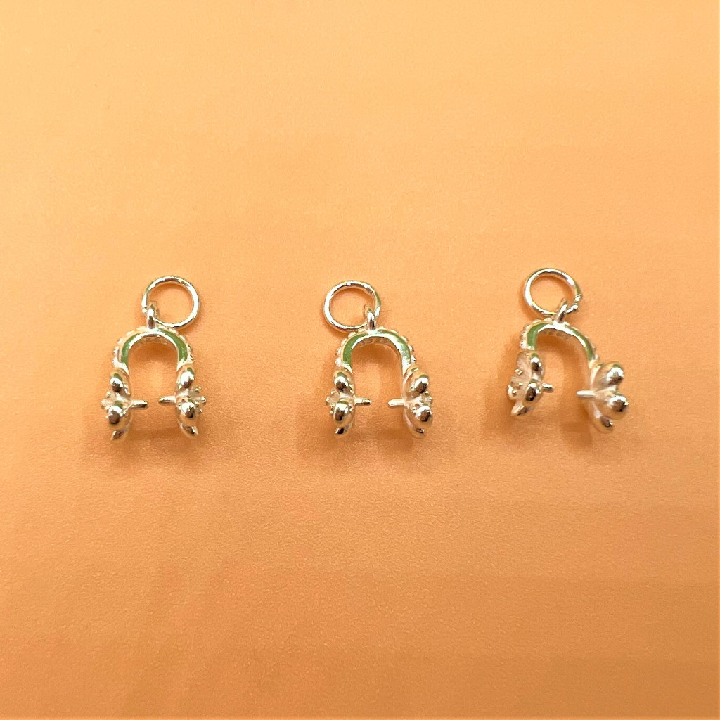Charm móc đồng điếu có khắc 2 bông hoa mai bạc 925 cỡ bé - Charm Bạc 925 - Mã CB1180
