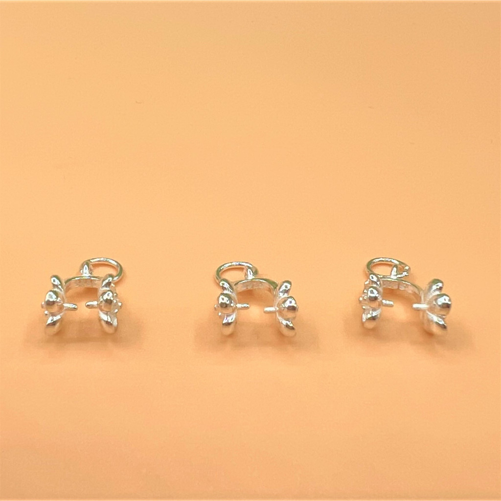 Charm móc đồng điếu có khắc 2 bông hoa mai bạc 925 cỡ bé - Charm Bạc 925 - Mã CB1180