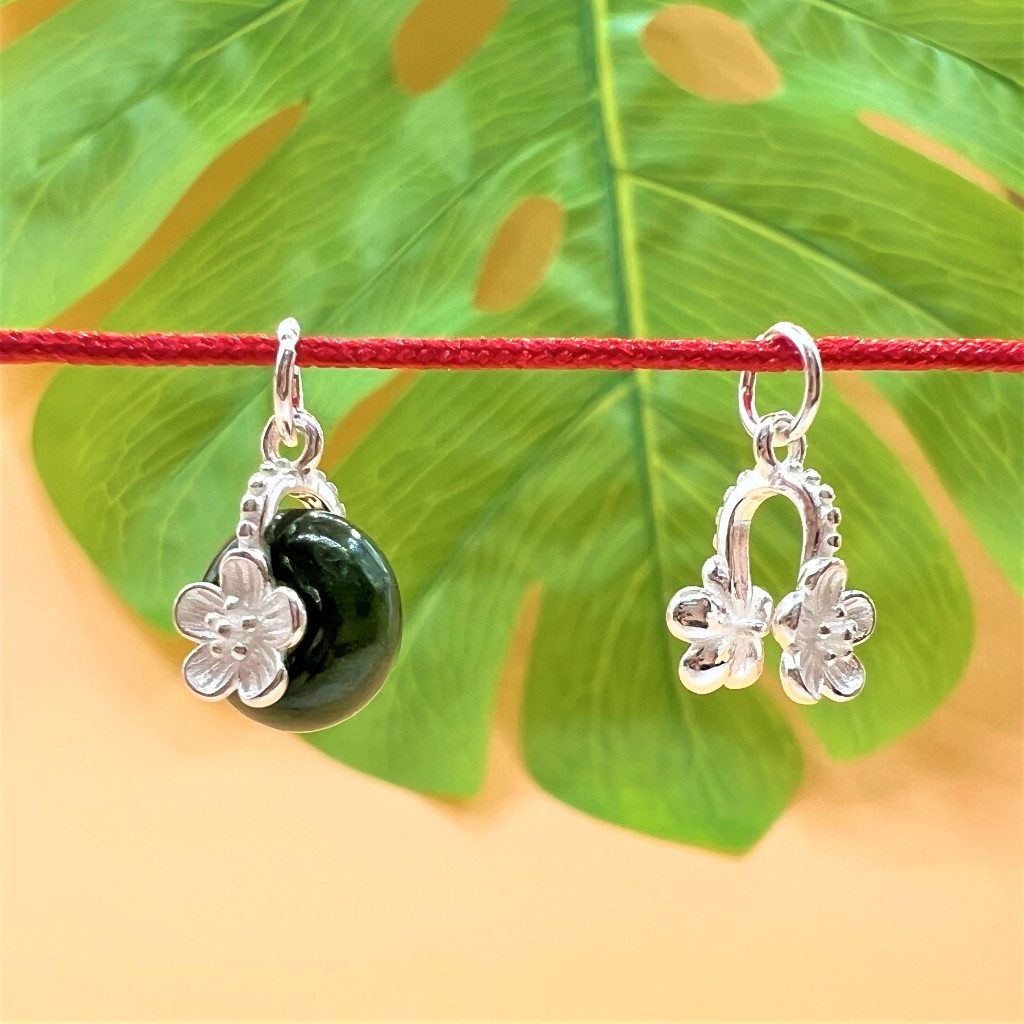 Charm móc đồng điếu có khắc 2 bông hoa mai bạc 925 cỡ bé - Charm Bạc 925 - Mã CB1180