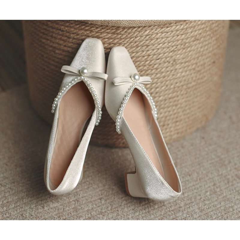 Giày cho cô dâu cho ngày trọng đại thiết kế bịt gót lên chân chắc chắn lót da mềm