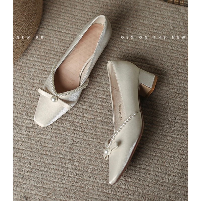 Giày cho cô dâu cho ngày trọng đại thiết kế bịt gót lên chân chắc chắn lót da mềm