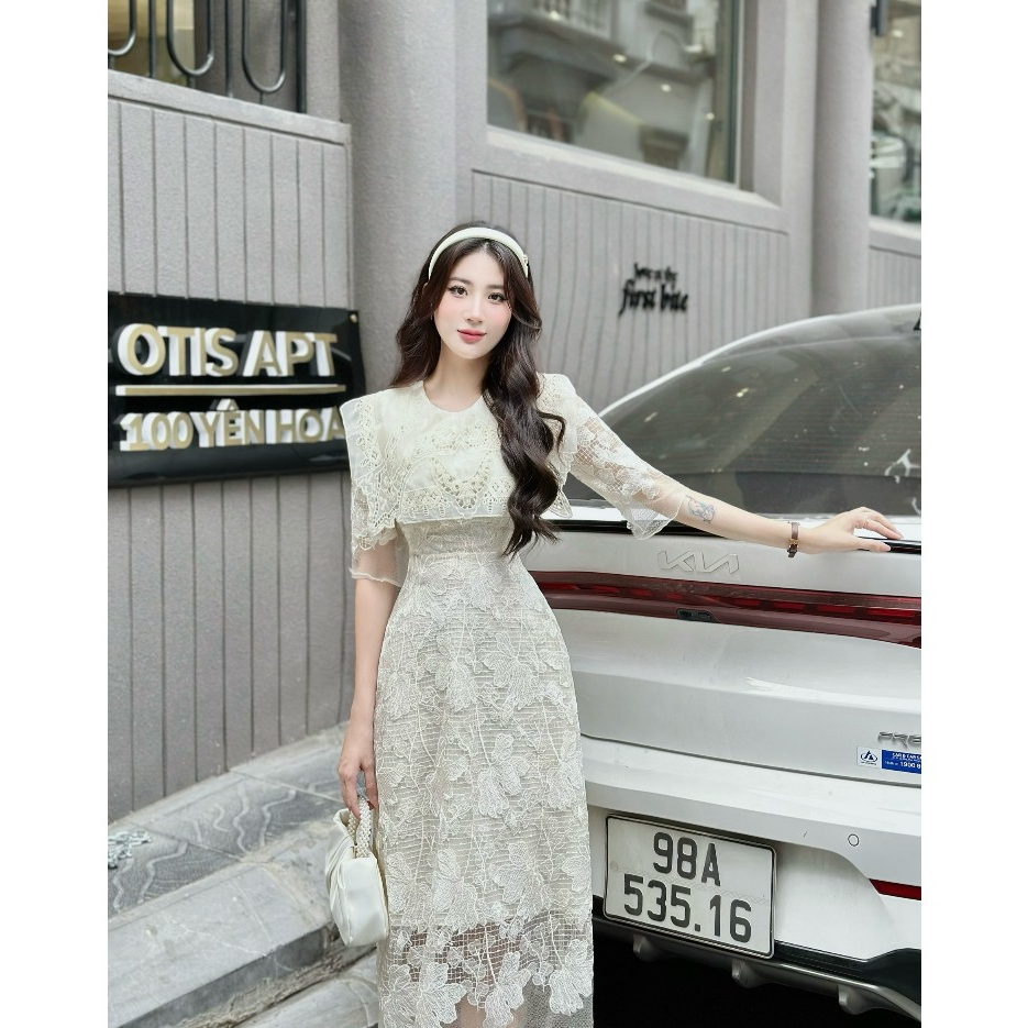 Khâu váy thiết kế ren hoa phối cổ sang chảnh phù hợp đi làm đi chơi