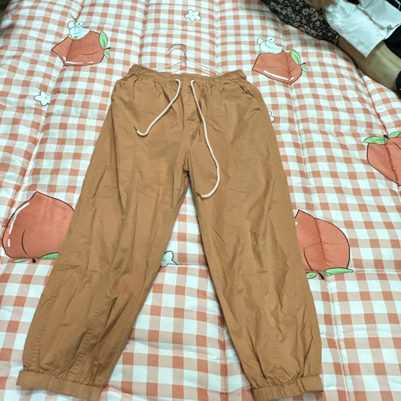 Quần jocker bo ống màu nâu