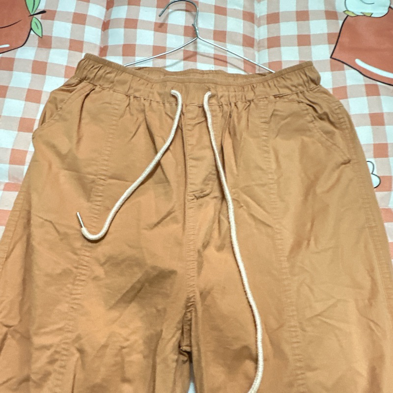 Quần jocker bo ống màu nâu