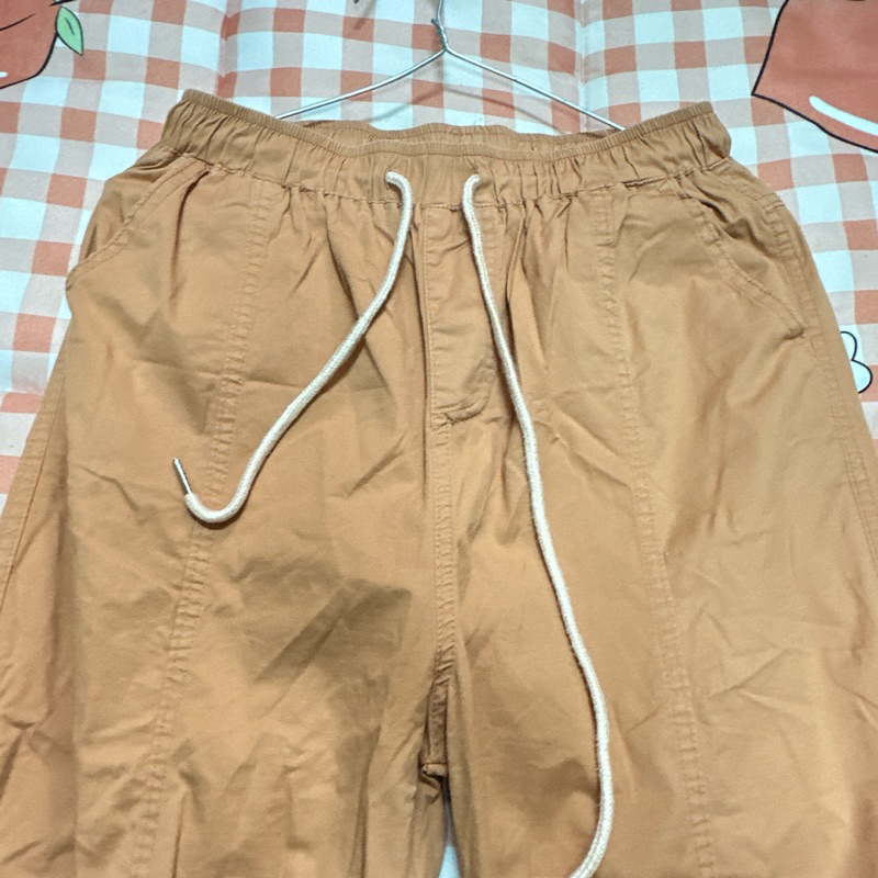 Quần jocker bo ống màu nâu