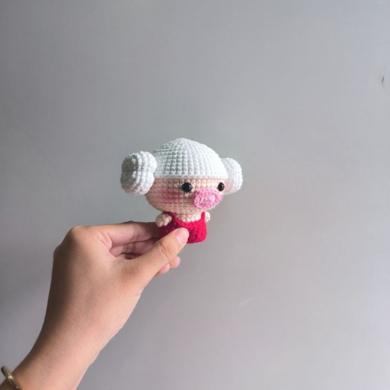 Móc khoá bé heo đội khăn tắm bằng len handmade