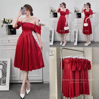 Ảnh tự chụp đầm midi xòe cổ vuông tay bồng đỏ