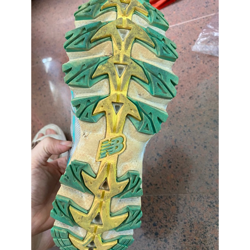 Giày thể thao new balance pass