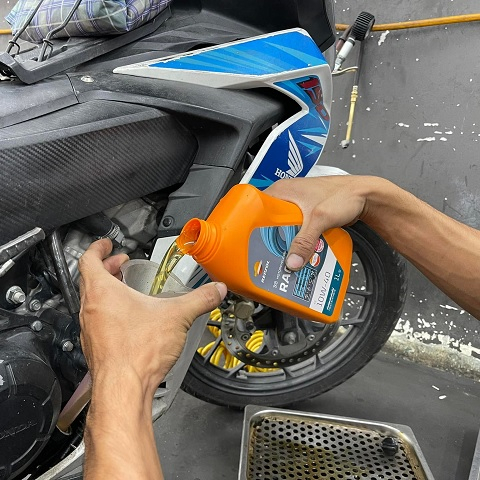 Dầu Nhớt Cao Cấp Cho Xe Số, Côn Tay Repsol Racing 10w40