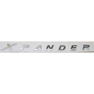 Chữ nổi Xpander được dán phía trên Capo xe Mitsubishi Xpander