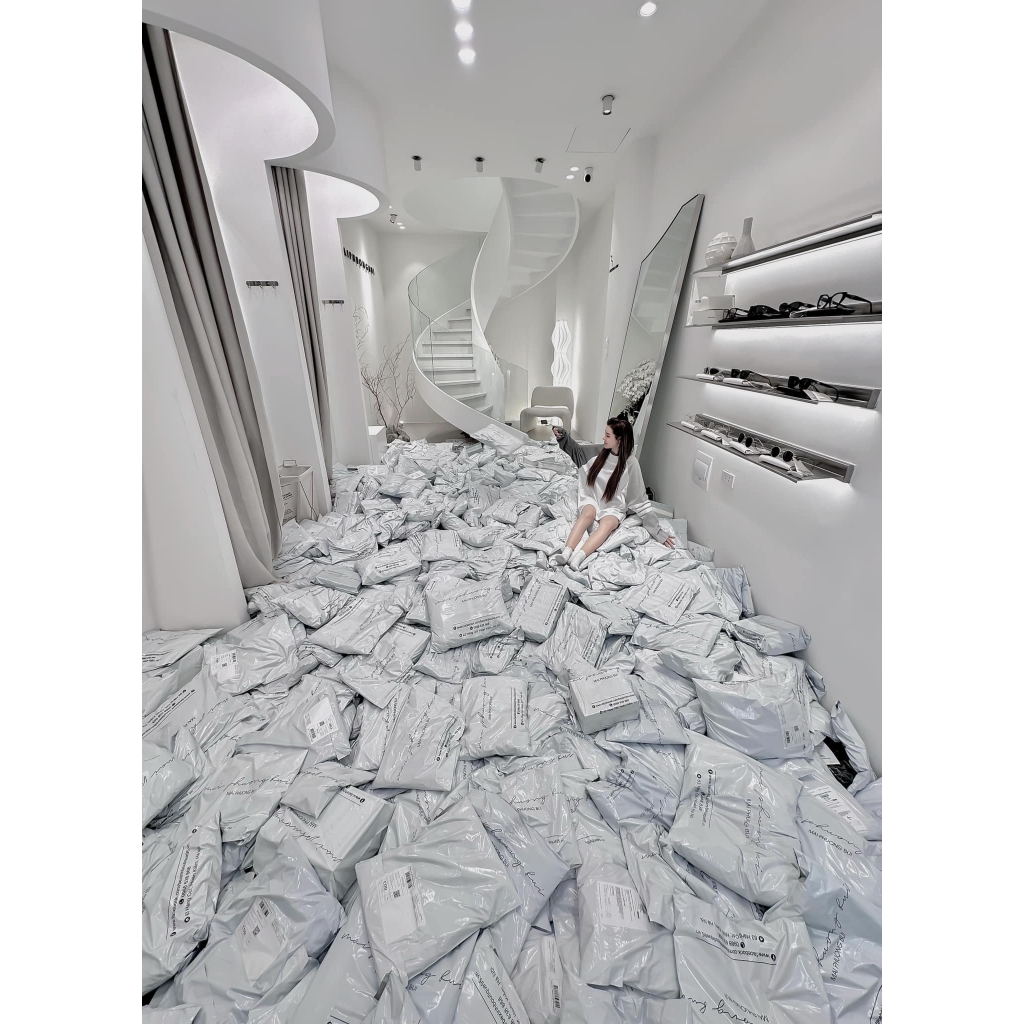 Set áo sơ mi kèm chân váy xếp ly