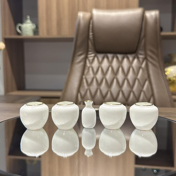 Cóng sứ khuyên, hút mật hàng Bát Tràng mẫu Bạch định miệng kẻ vàng 24k gắn sẵn tai tre 1.2