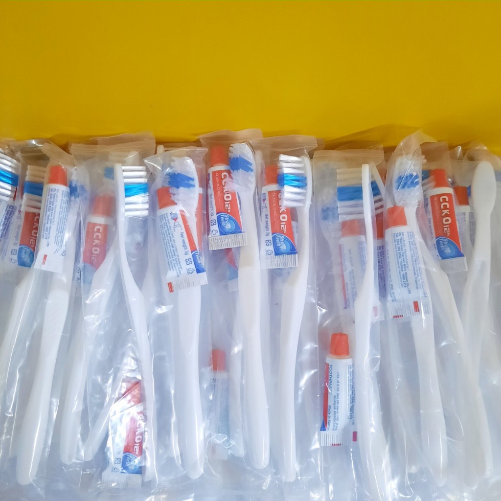 Bàn chải khách sạn - 100 Bộ bàn chải và kem ống CC 3 gam dành cho nhà nghỉ, khách sạn
