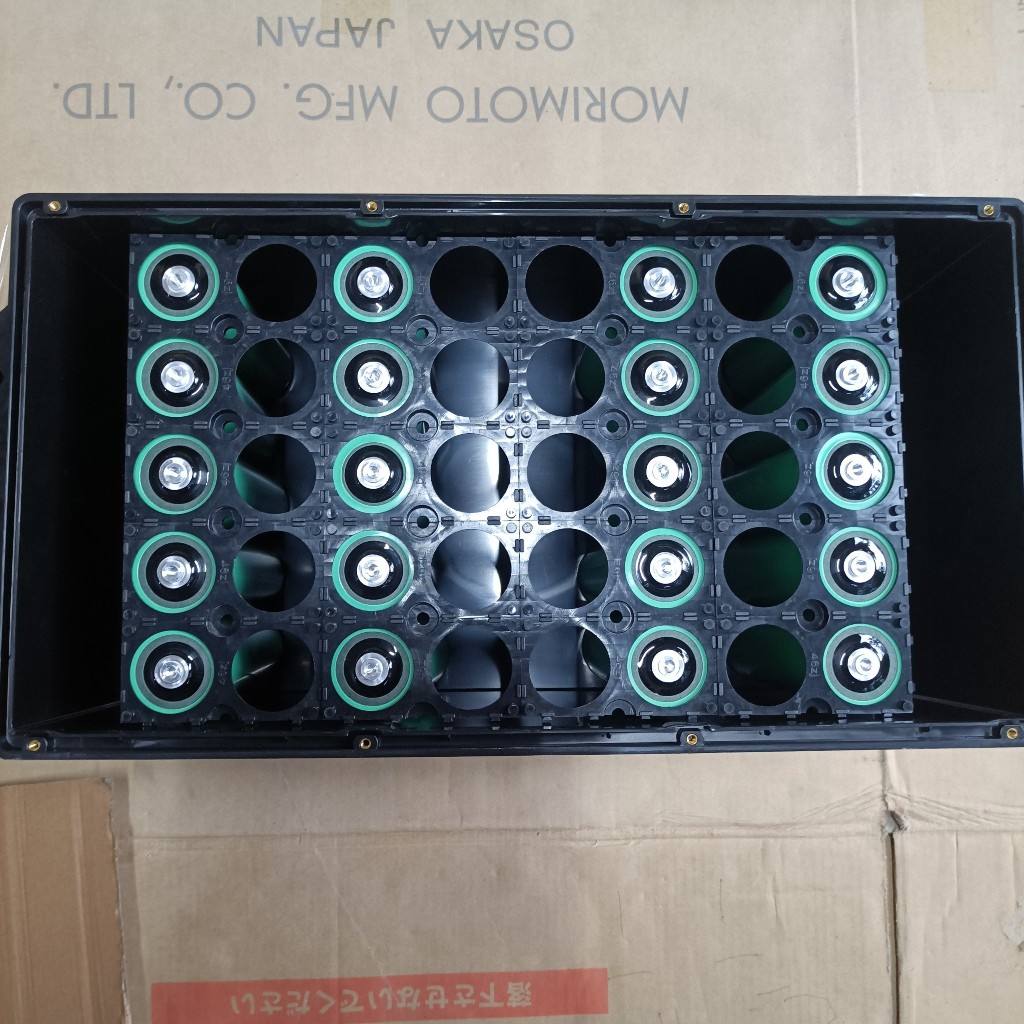 Vỏ acquy ô tô 250Ah, lắp được 40 cell 46160 hoặc 84 cell 33140