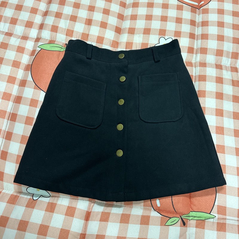 Chân váy màu đen ,rất đẹp còn mới size S