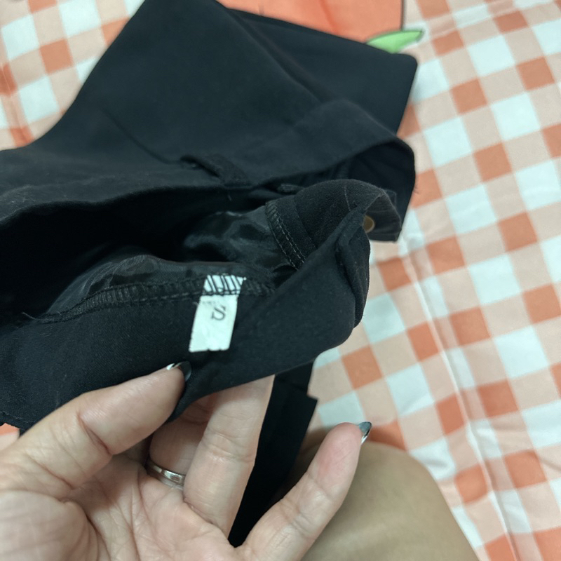 Chân váy màu đen ,rất đẹp còn mới size S