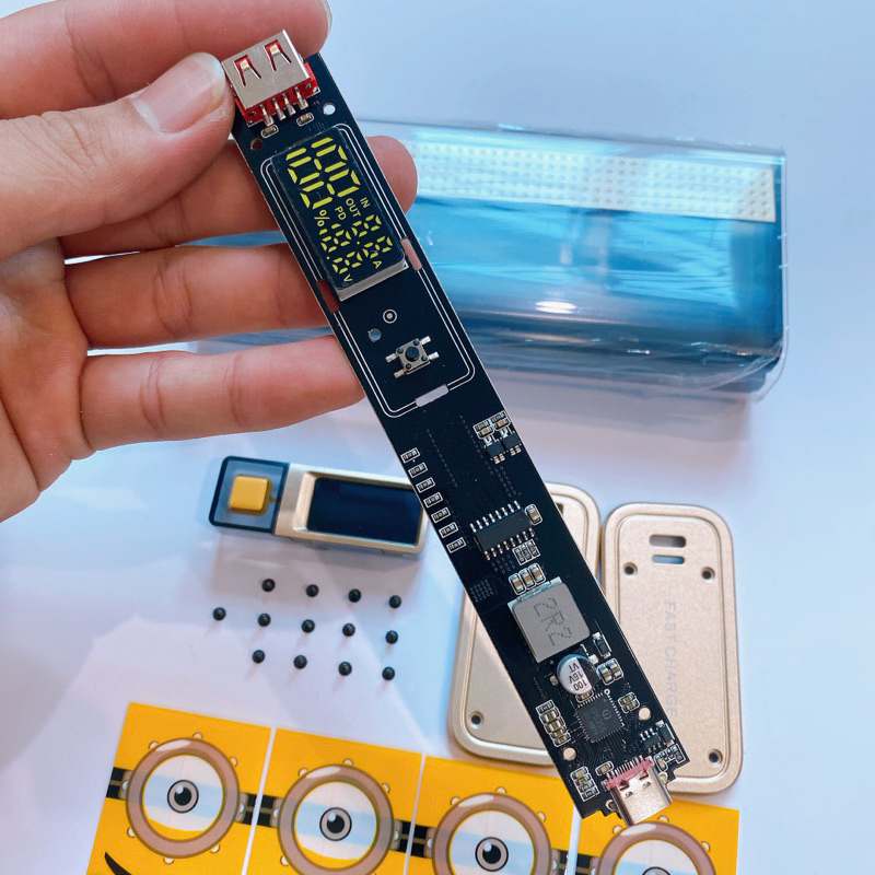 Box sạc 4 cell 21700 lộ pin sạc nhanh 22,5wSkin ngẫu nhiên