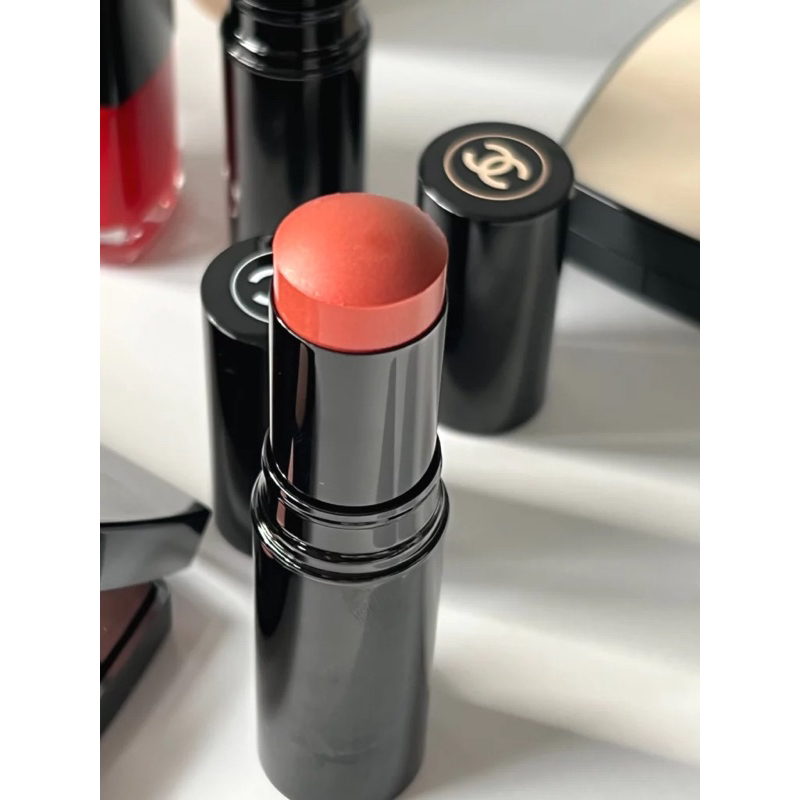 NEW SON THÕI CHANEL BAUME ESSENTIEL ECLAT MULTI-USAGE 8 G DÙNG CHO MẶT,MÔI,VÀ MẮT TONE ĐÕ TƯƠI