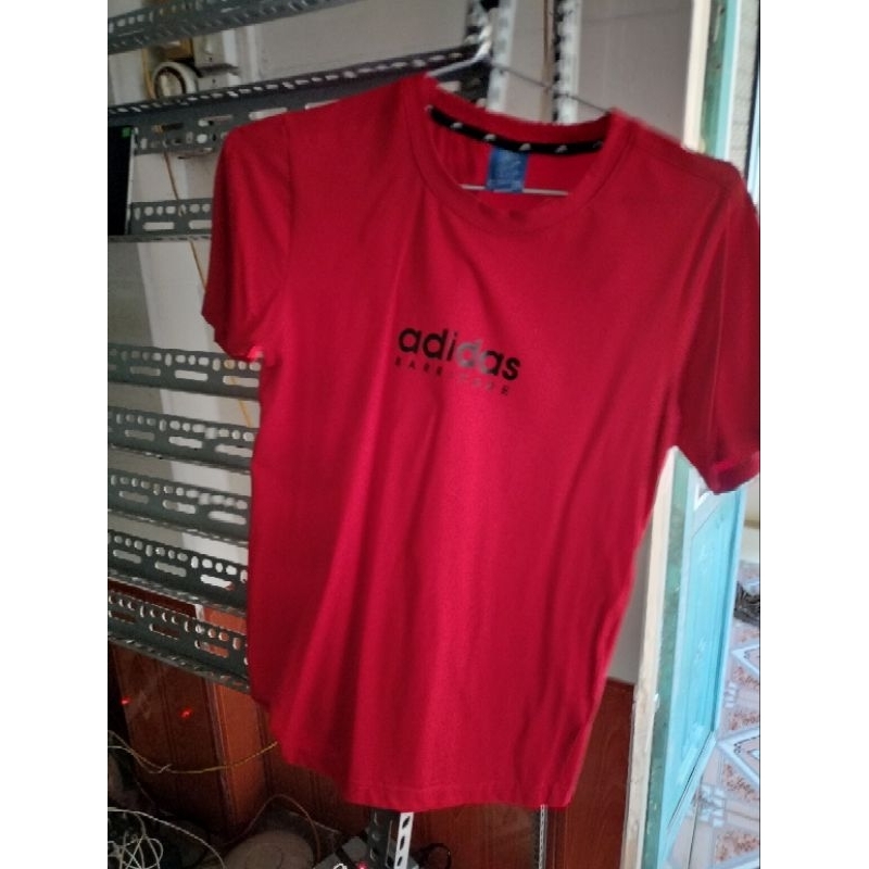 Áo phông chữ adidas size M