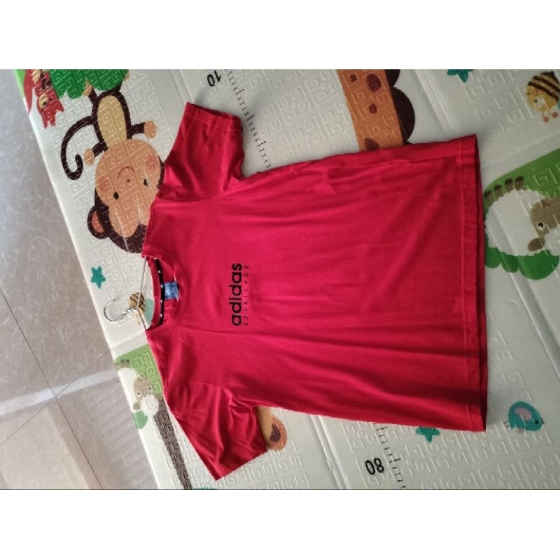 Áo phông chữ adidas size M