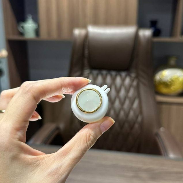 Cóng sứ khuyên, hút mật hàng Bát Tràng mẫu Bạch định miệng kẻ vàng 24k gắn sẵn tai tre 1.2