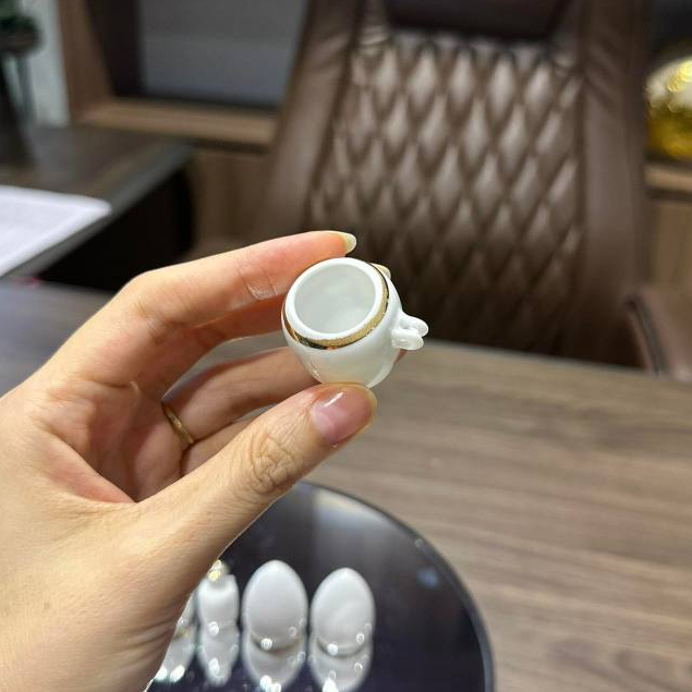 Cóng sứ khuyên, hút mật hàng Bát Tràng mẫu Bạch định miệng kẻ vàng 24k gắn sẵn tai tre 1.2