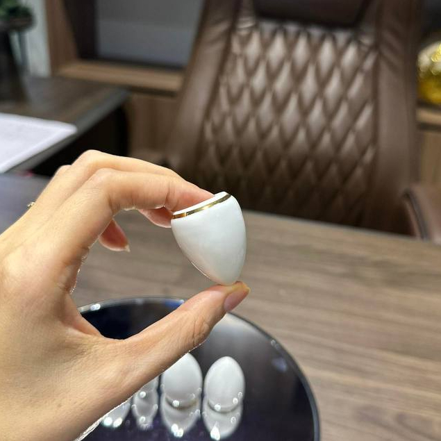 Cóng sứ khuyên, hút mật hàng Bát Tràng mẫu Bạch định miệng kẻ vàng 24k gắn sẵn tai tre 1.2