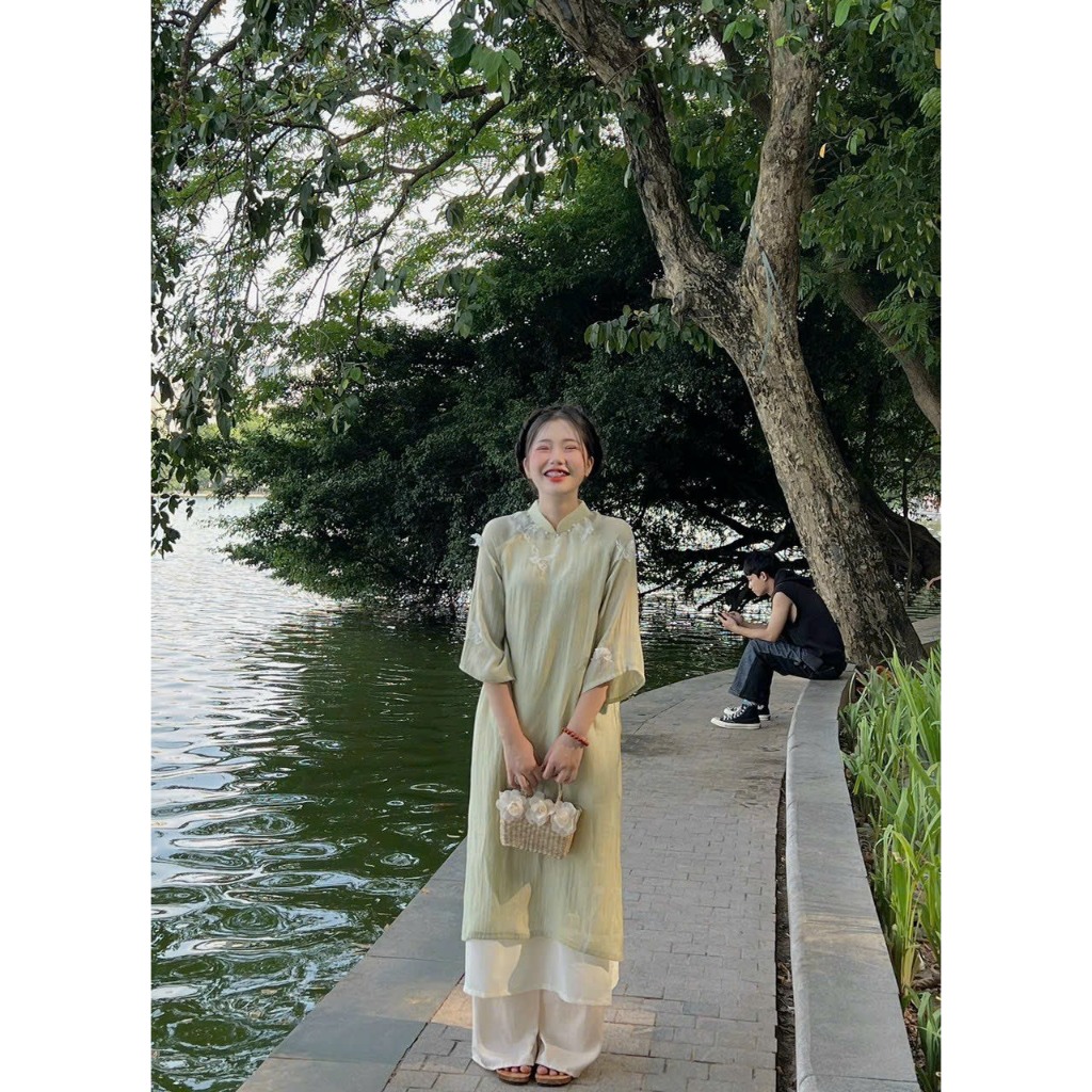 Áo dài cách tân nữ dáng xuông, chất tơ nhăn cao cấp cho nàng Chubby