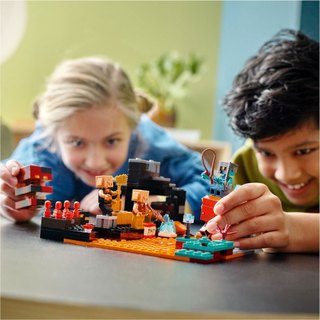 LEGO Minecraft 21185 Pháo đài Lợn