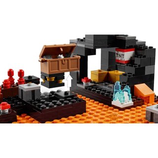 LEGO Minecraft 21185 Pháo đài Lợn