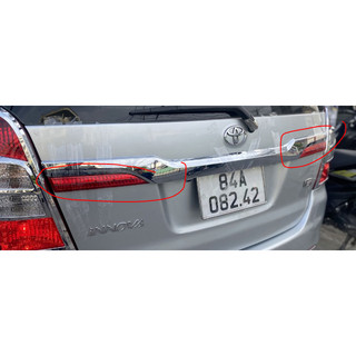 Đèn phản quang cốp sau toyota Innova