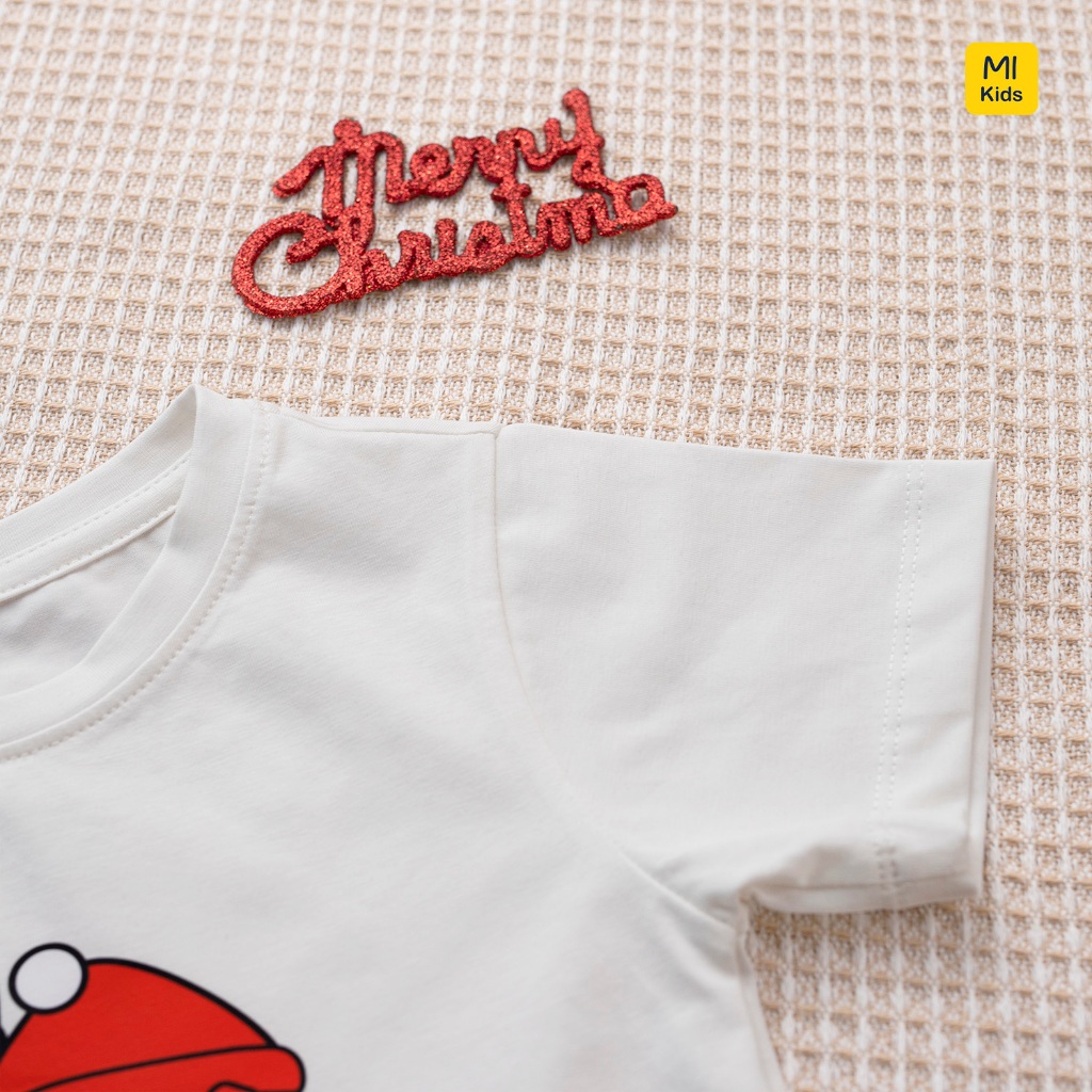 Áo phông Noel cho bé hoạ tiết Ông Già Noel mang quà tặng, chất thun cotton mềm mịn mát cho bé mặc đi chơi giáng sinh