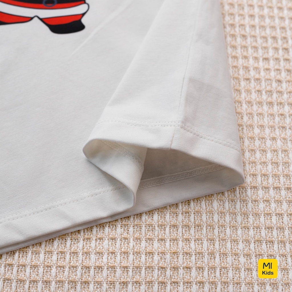 Áo phông Noel cho bé hoạ tiết Ông Già Noel mang quà tặng, chất thun cotton mềm mịn mát cho bé mặc đi chơi giáng sinh