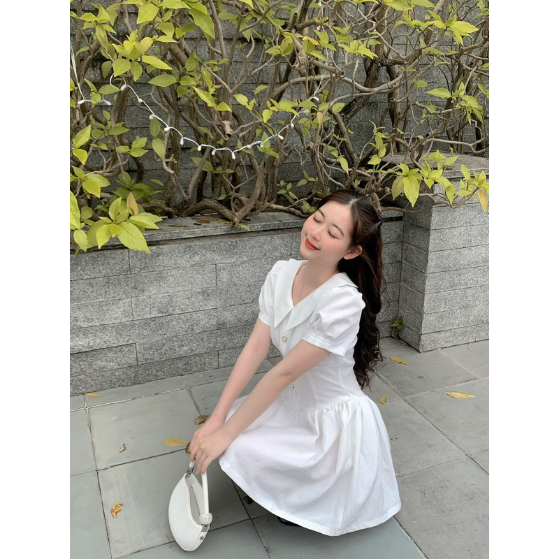 Váy xòe đính cúc ngọc